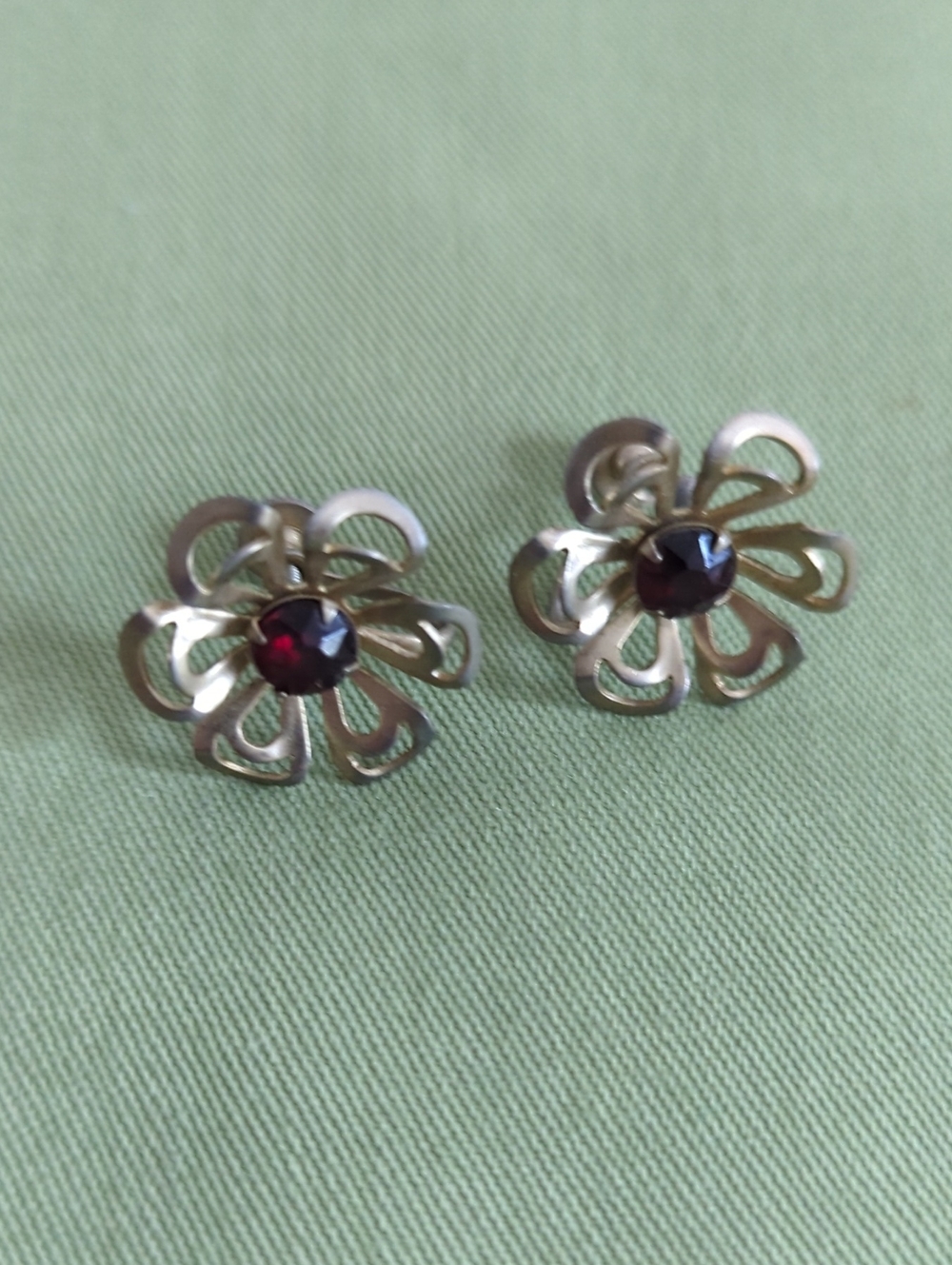 Vintage Gold-tone Openwork Flower Screw-back Earrings with Dark Red Stone